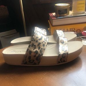 Bare Traps Leopard Platform Sandals Size 11 NWT